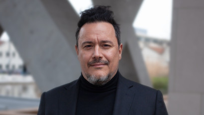 [Creative State] J&ouml;rg Riommi: Our egos have been pet. We can do anything. But we are more separated than connected, isolated, lonely - and therefore exposed, manageable and moldable. Easier to control